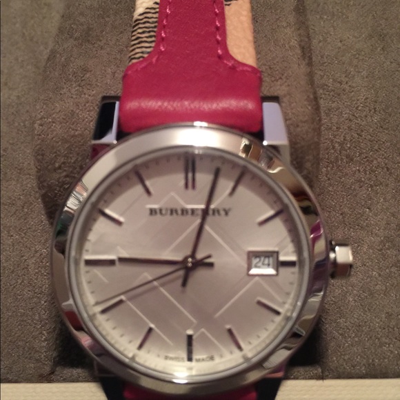 Burberry Women Watches - Picture 3 of 3